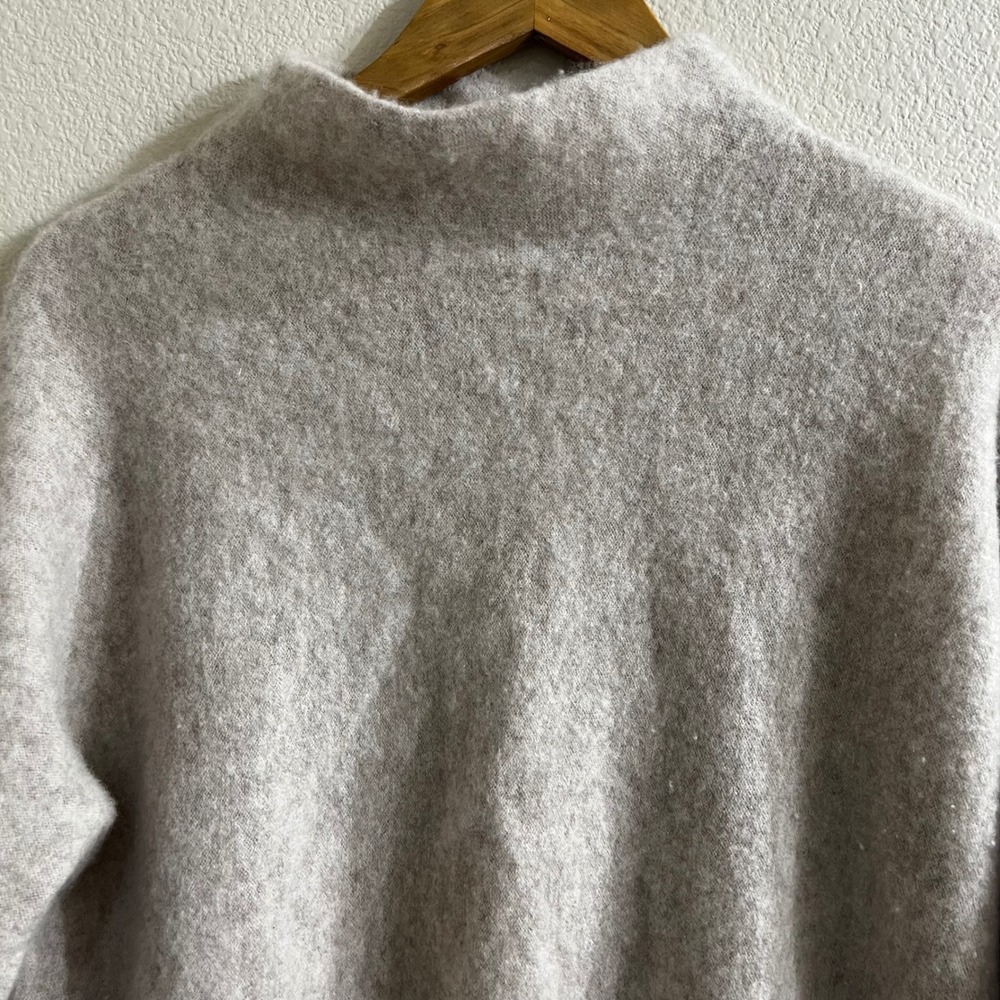 Tahari Cashmere Sweater Oatmeal Beige Mock Neck Women Medium 2-Ply Luxury - Picture 4 of 6